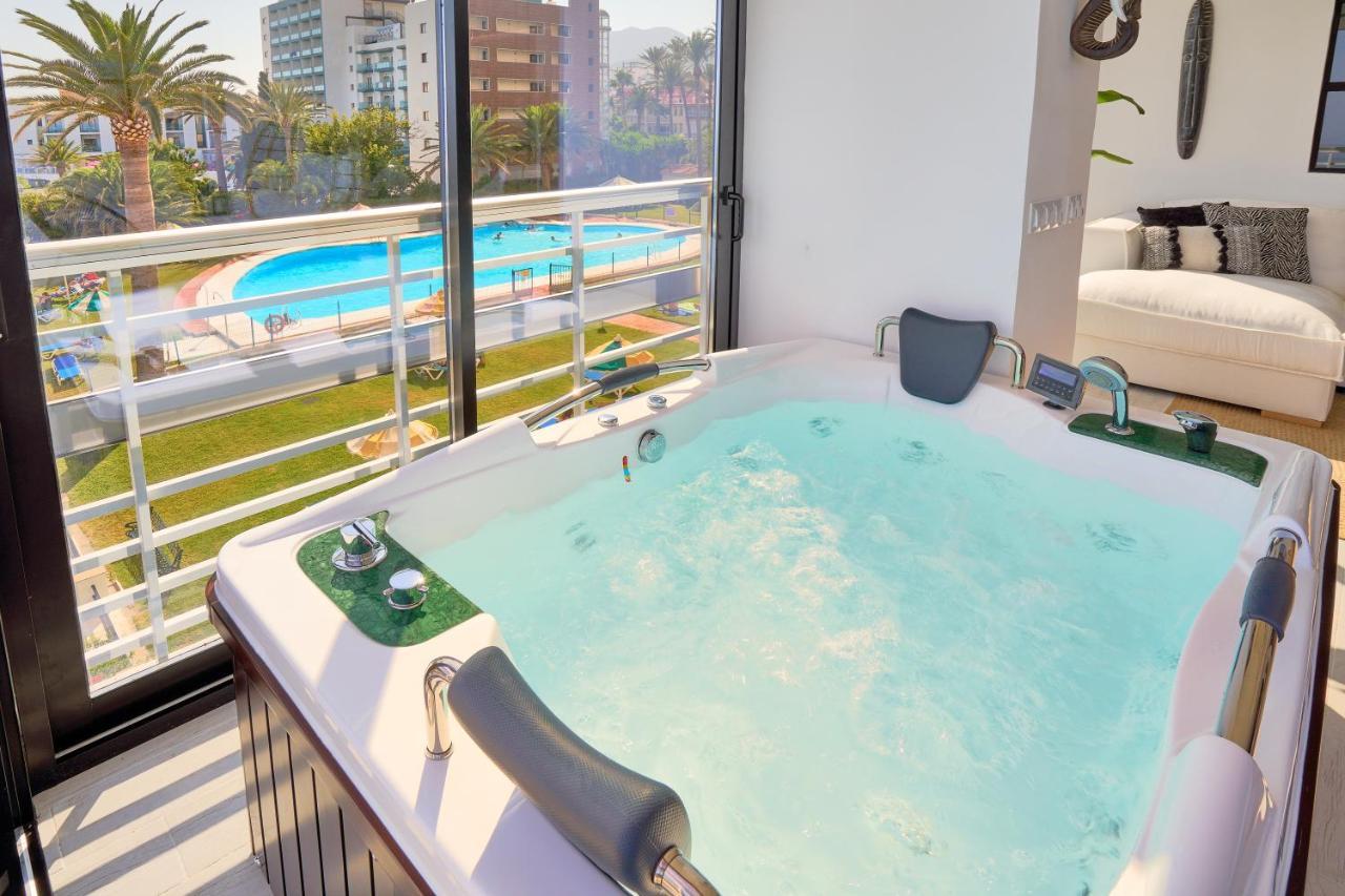 Savanna Beach. Amazing Apartment With Jacuzzi Torremolinos Exteriör bild