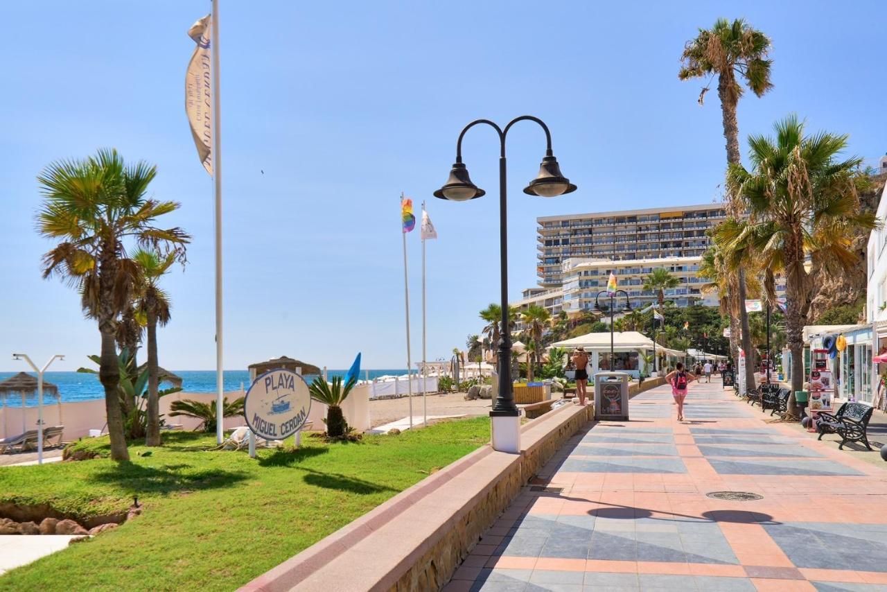 Savanna Beach. Amazing Apartment With Jacuzzi Torremolinos Exteriör bild